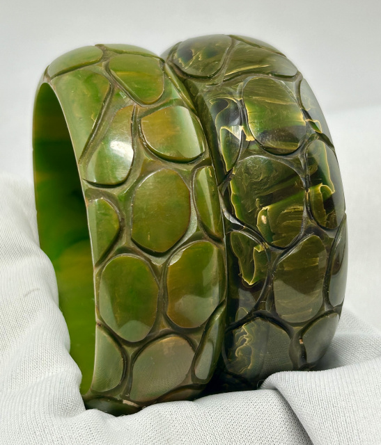 BB181 crocodile hide carved bakelite bangles in marbled greens